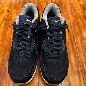 Nike Air Max Excellent condition used once dark blue Jean Unisex